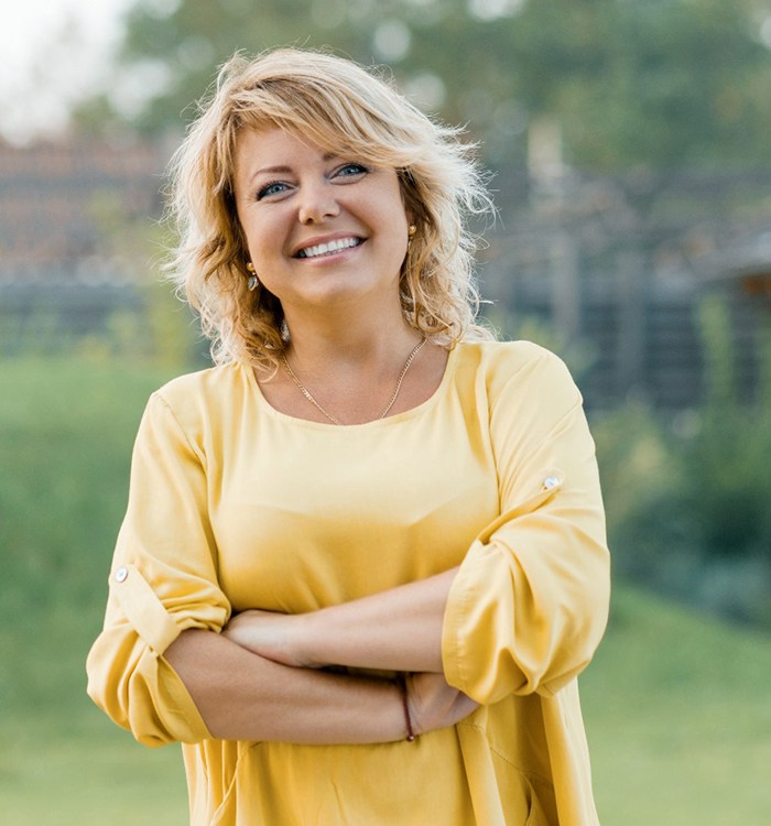 confident blonde woman smiling 